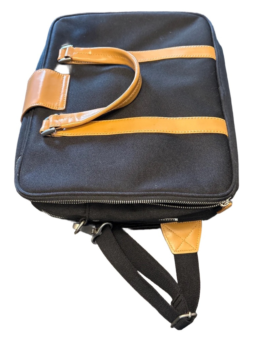 Venque Hamptons Briefcase - Picture 9 of 12